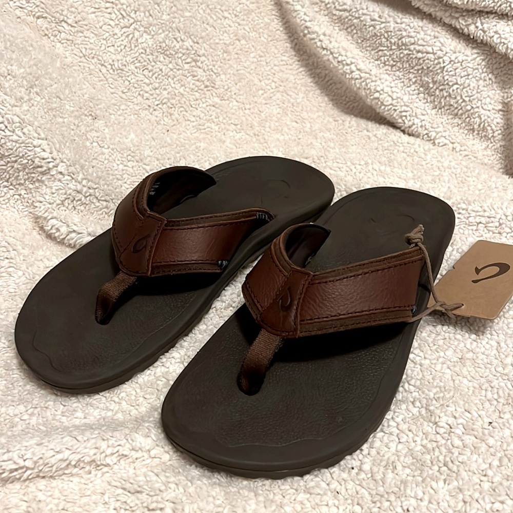 Men’s size 9 OluKai- Kua’aina flip flops in Kia/espresso